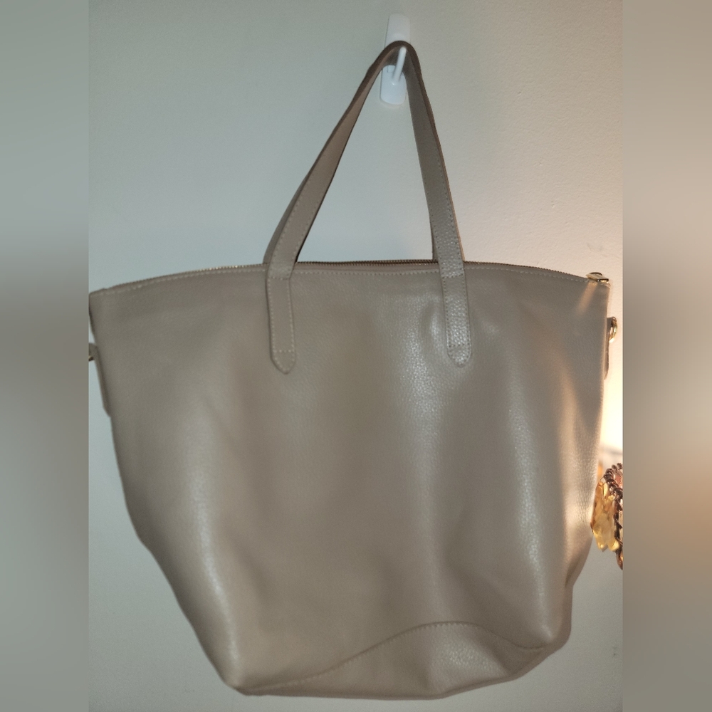 Cuyana Revive genuine leather Tote with gold monogram
